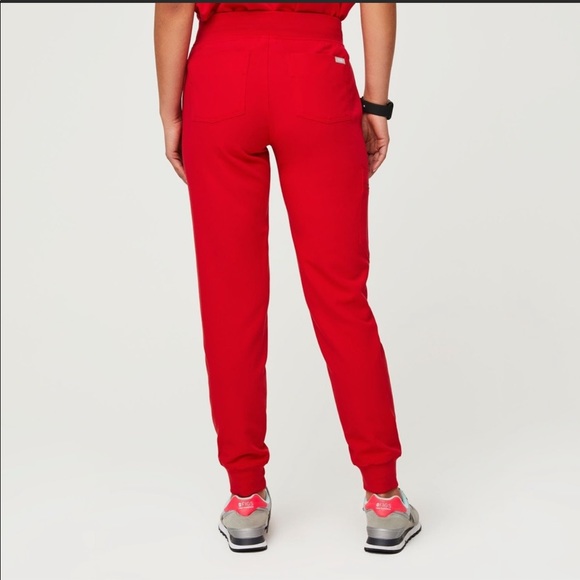 FIGS ZAMORA TALL JAGGERS SCRUB PANTS IN POP RED - Picture 3 of 8